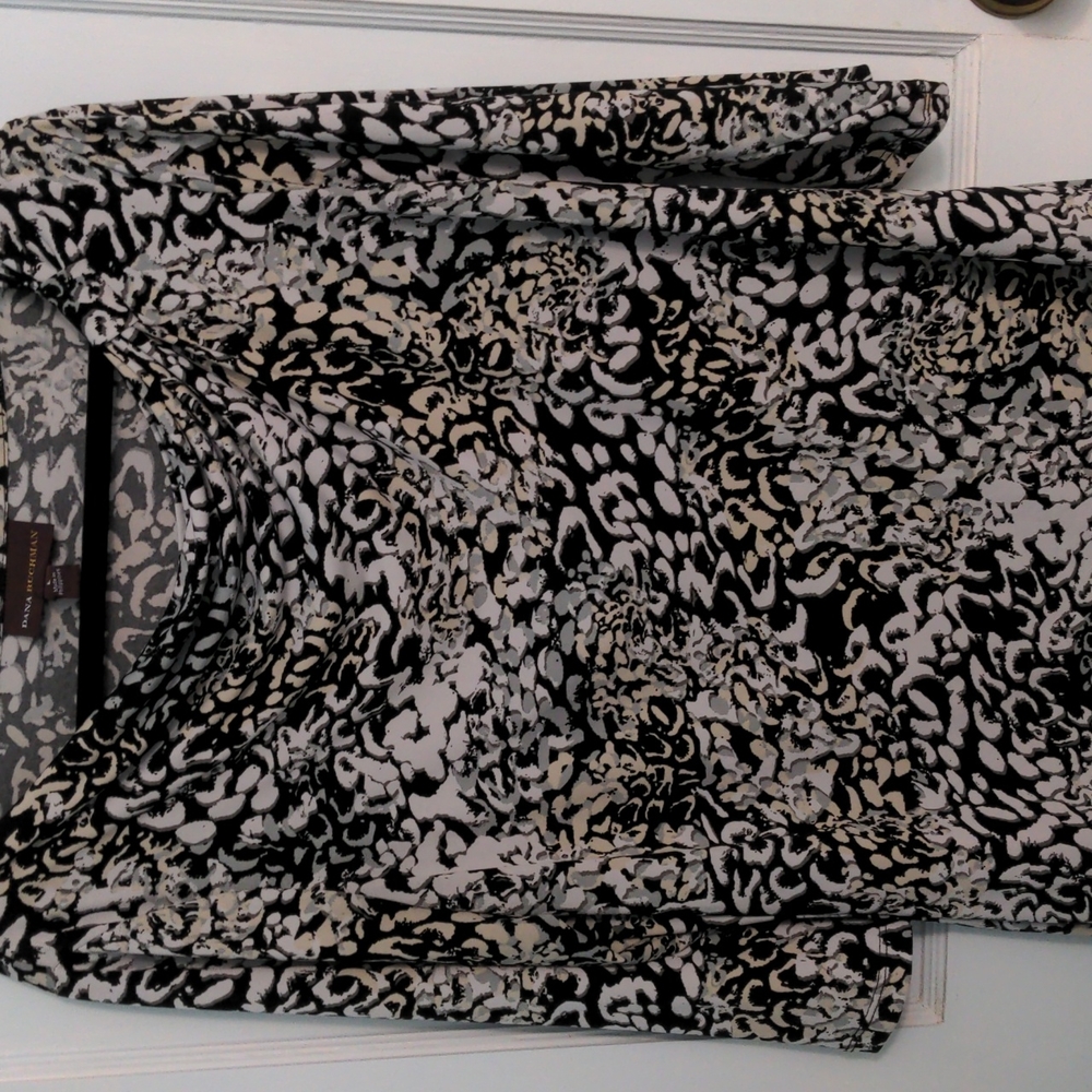 Dana Buchman Size L Black White and Gray Top with Cowl Neckline